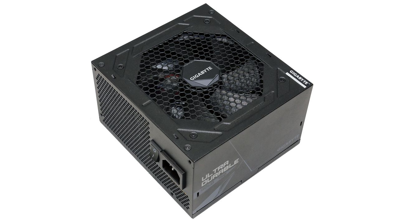 Gigabyte UD750GM