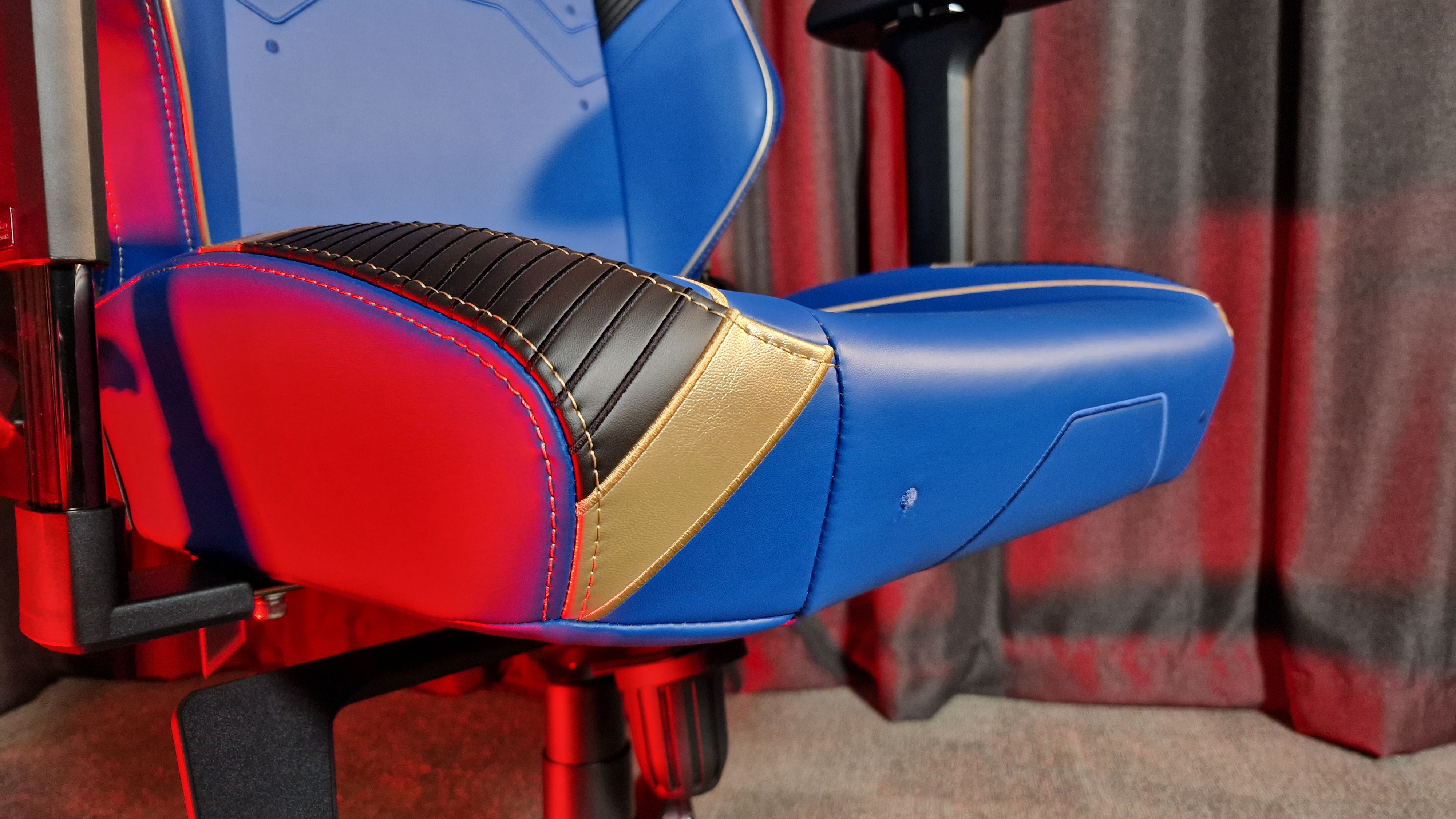 The seat of the Secretlab Titan Evo Warhammer 40,000 Ultramarine edition gaming chair.