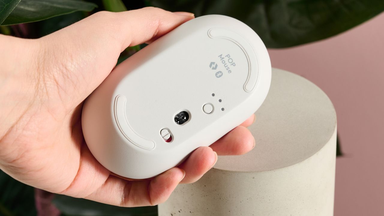 Underneath of Logitech POP in hand