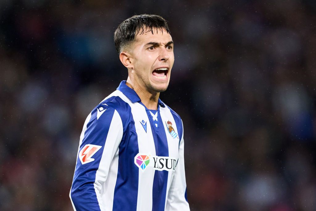 Arsenal target SAN SEBASTIAN, SPAIN - NOVEMBER 10: Martin Zubimendi of Real Sociedad reacts during the LaLiga match between Real Sociedad and FC Barcelona at Reale Arena on November 10, 2024 in San Sebastian, Spain. (Photo by Juan Manuel Serrano Arce/Getty Images)