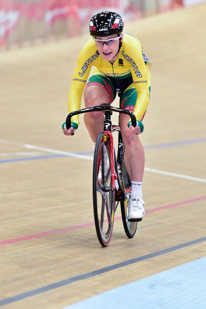 Ausrine Trebaite takes victory in the scratch race in the women's omnium