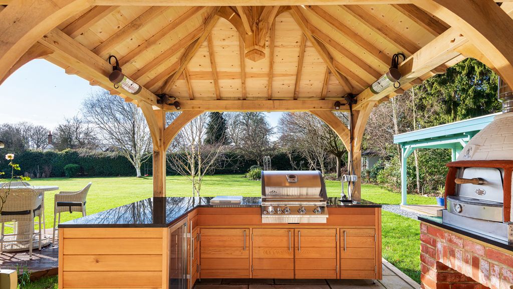 Outdoor Kitchen Ideas For Year-Round Alfresco Fun | Homebuilding