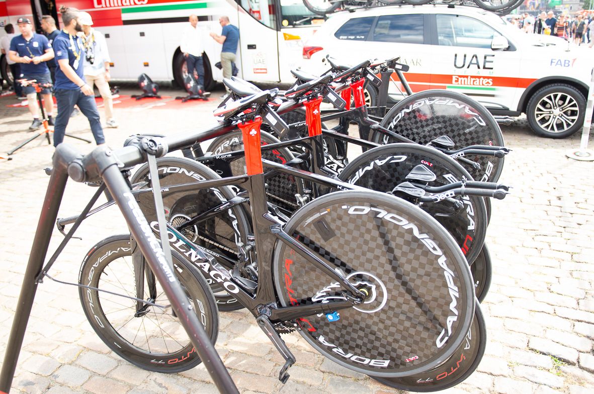 Like Movistar, UAE Team Emirates used the new Campagnolo Bora WTO 77 front wheel with a tubeless tyre setup