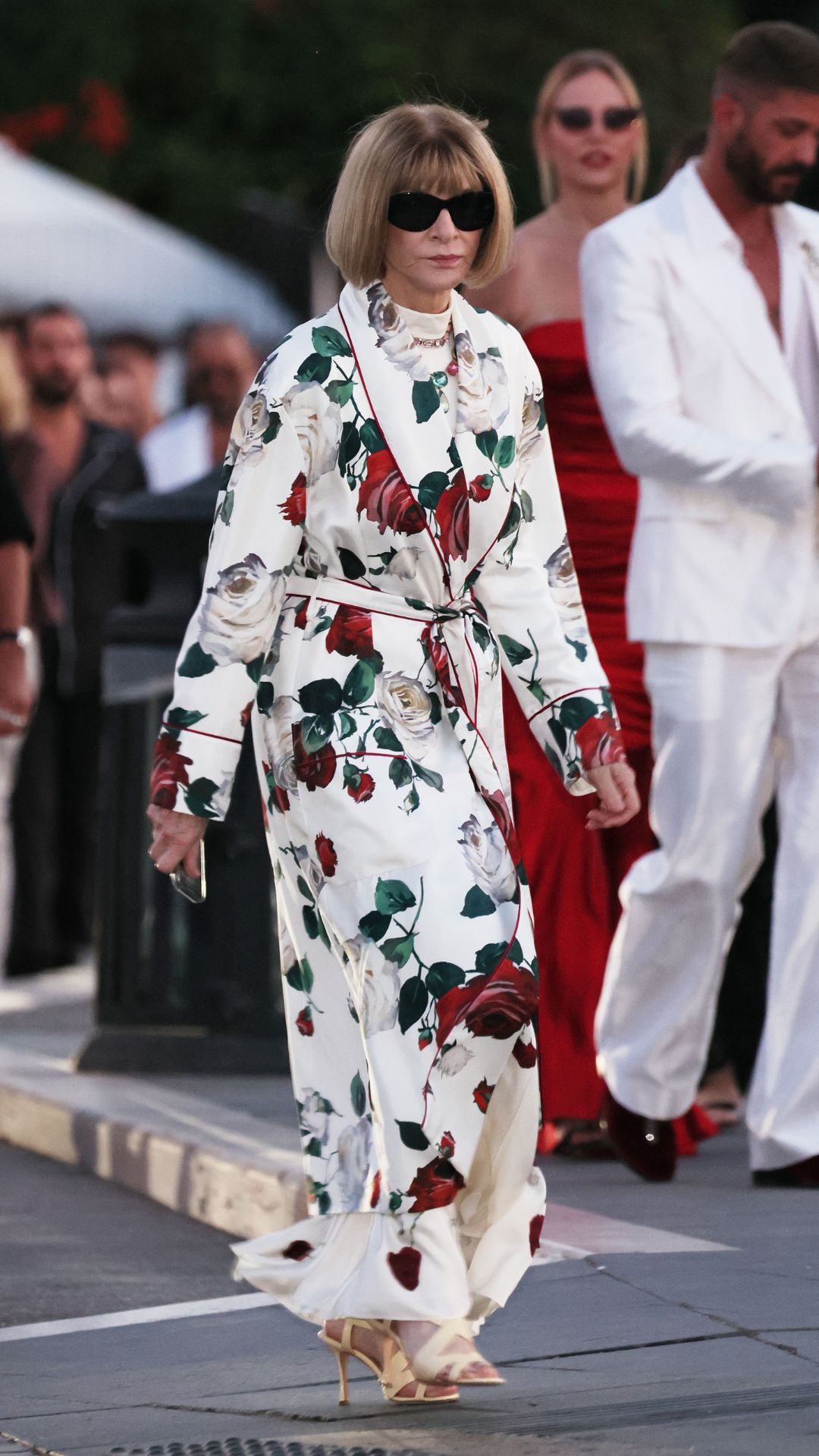 anna wintour wearing a floral dressing gown outfit