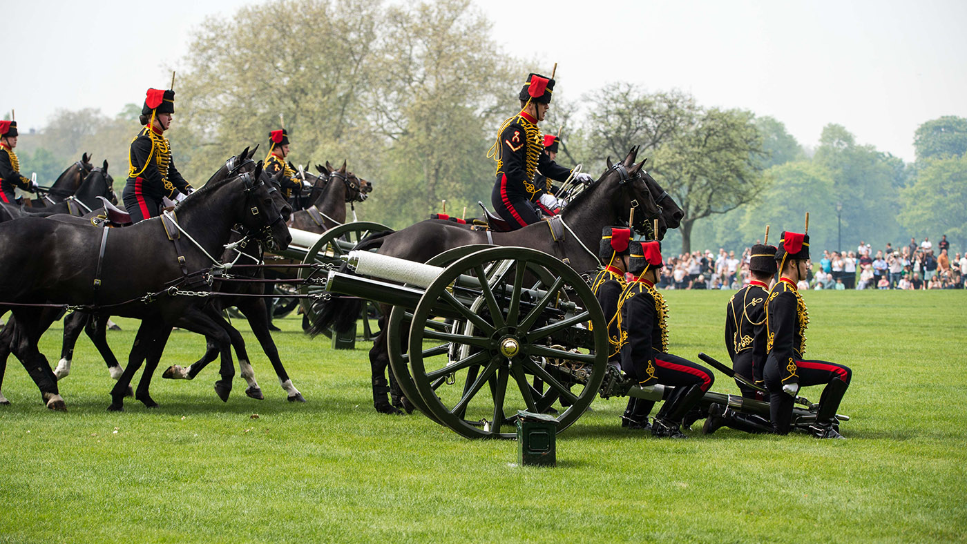 APOLOND-2019-036-0077-Queens-Birthday-Gun-Salute-PR-.jpg