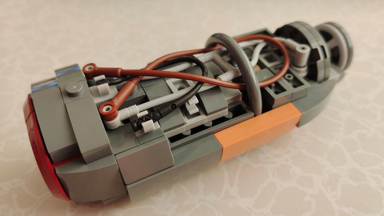 Lego Star Wars Luke Skywalker&rsquo;s Landspeeder 75341_Broken engine close up 1