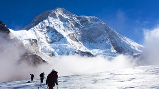 What are the Piolets d'Or: Makalu