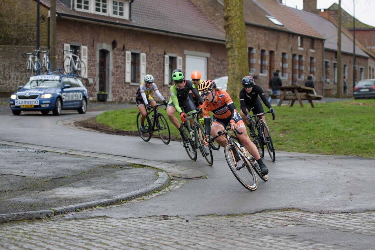 Amy Pieters leads the escape group with 1.5 laps to go at the 112.8 km Le Samyn des Dames
