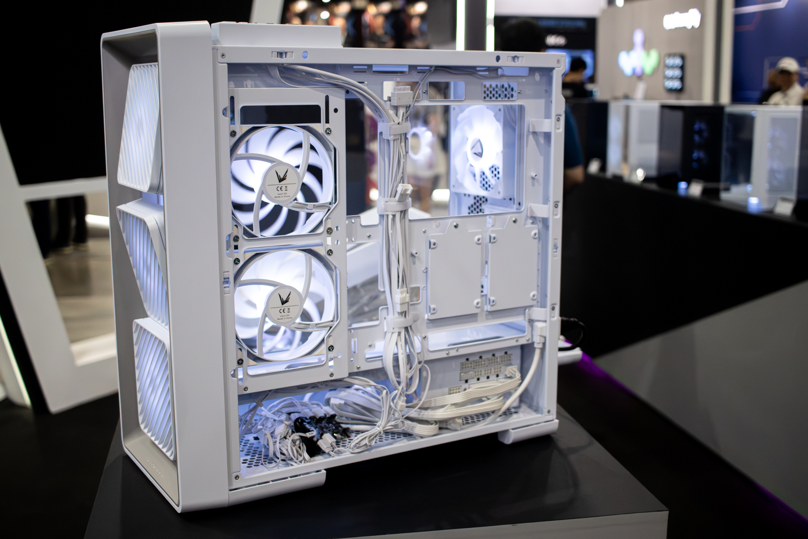 The FormulaV Line Air Power G10 PC case