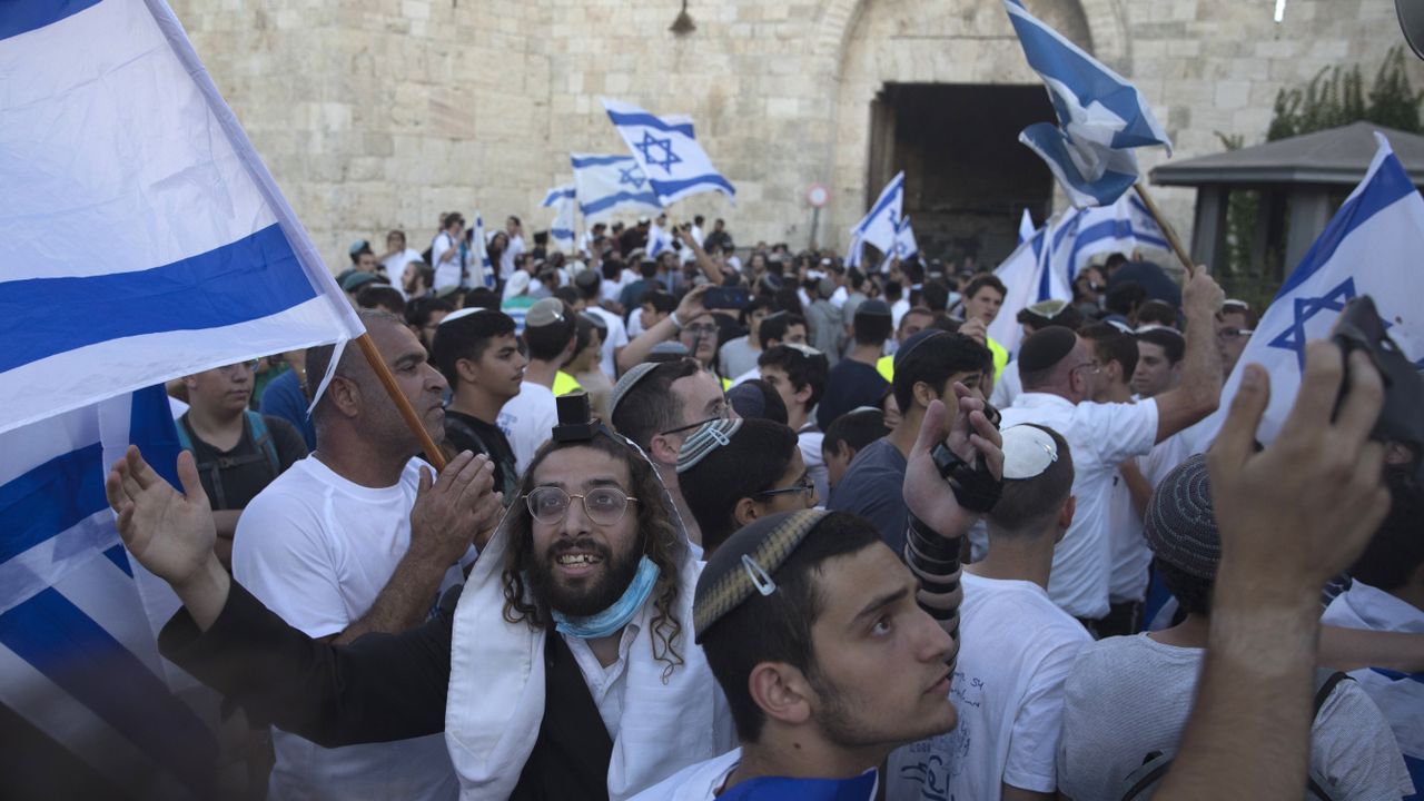 Israelis ultranationalists march through the Old City.