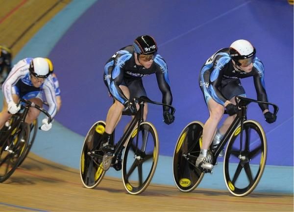 Jason Kenny leads Chris Hoy in a Round 2 heat of the Men's Keirin.