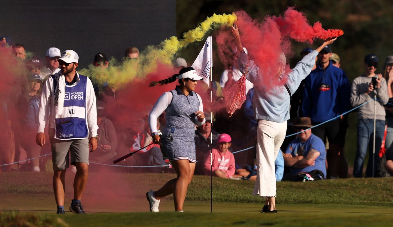 Protestors let off flares at AIG Women&#039;s Open