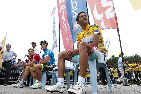 Tour winner Jonathan Monsalve (Androni Giocattoli) await his call-up to the podium prior to the start of the final stage in Shah Alam.