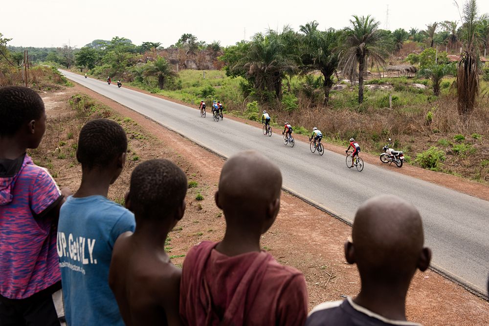 A group of six bridges the gap to Jalloh making the lead group a cohesive unit of seven riders that most notably includes Sorie Koroma and Abu Sheik Sesay.