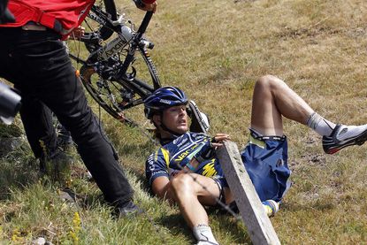 tour de france cyclist hit by car