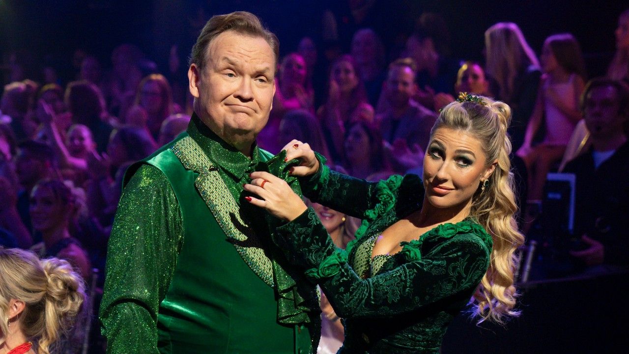 As Andy Richter Receives Birthday Love From DWTS, Emma Slater And More, He’s Also Making An Appeal To Voting Viewers As Andy Richter Receives Birthday Love From DWTS, Emma Slater And More, He’s Also Making An Appeal To Voting Viewers