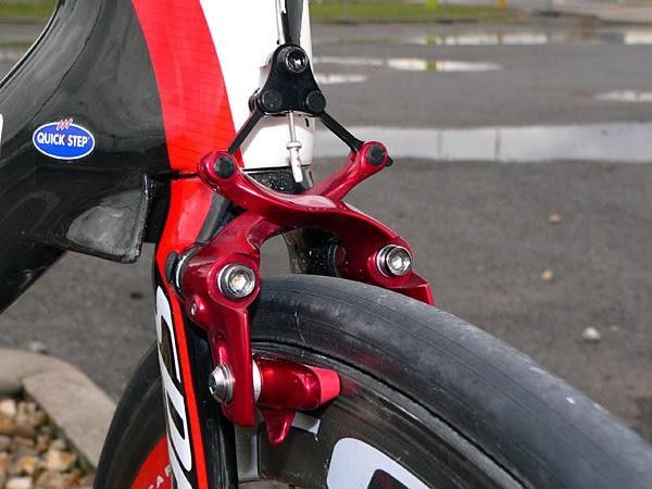 The proprietary Specialized brake is said to offer a cleaner path through the air than a traditional dual-pivot caliper.