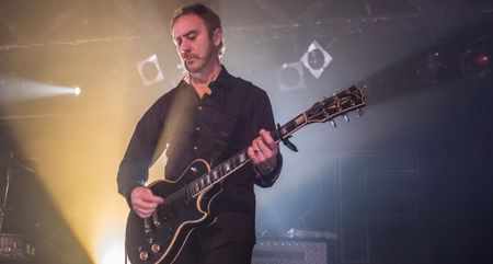 Doug Gillard plays a capo'd Les Paul onstage