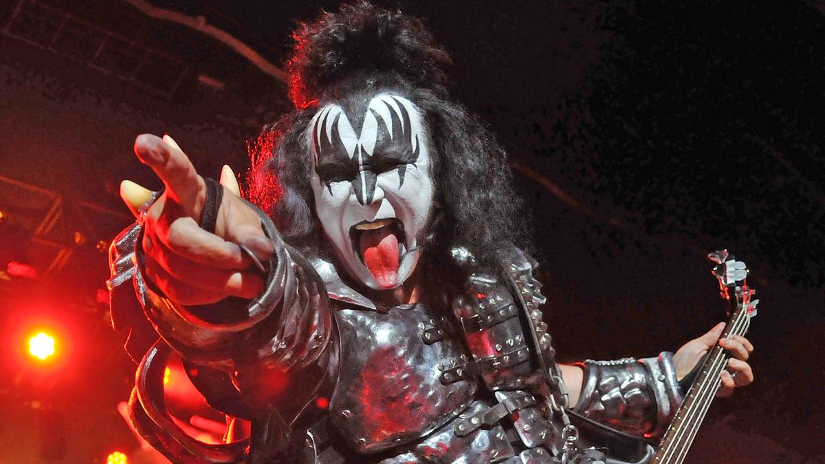 Gene Simmons in full Kiss mode