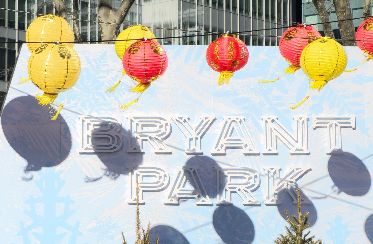 Samsung Galaxy S23 Ultra Bryant Park sign photo close up