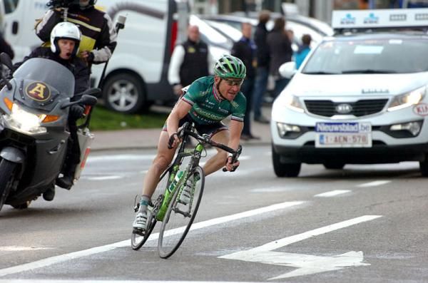 Thomas Voeckler (Europcar) solo off the front
