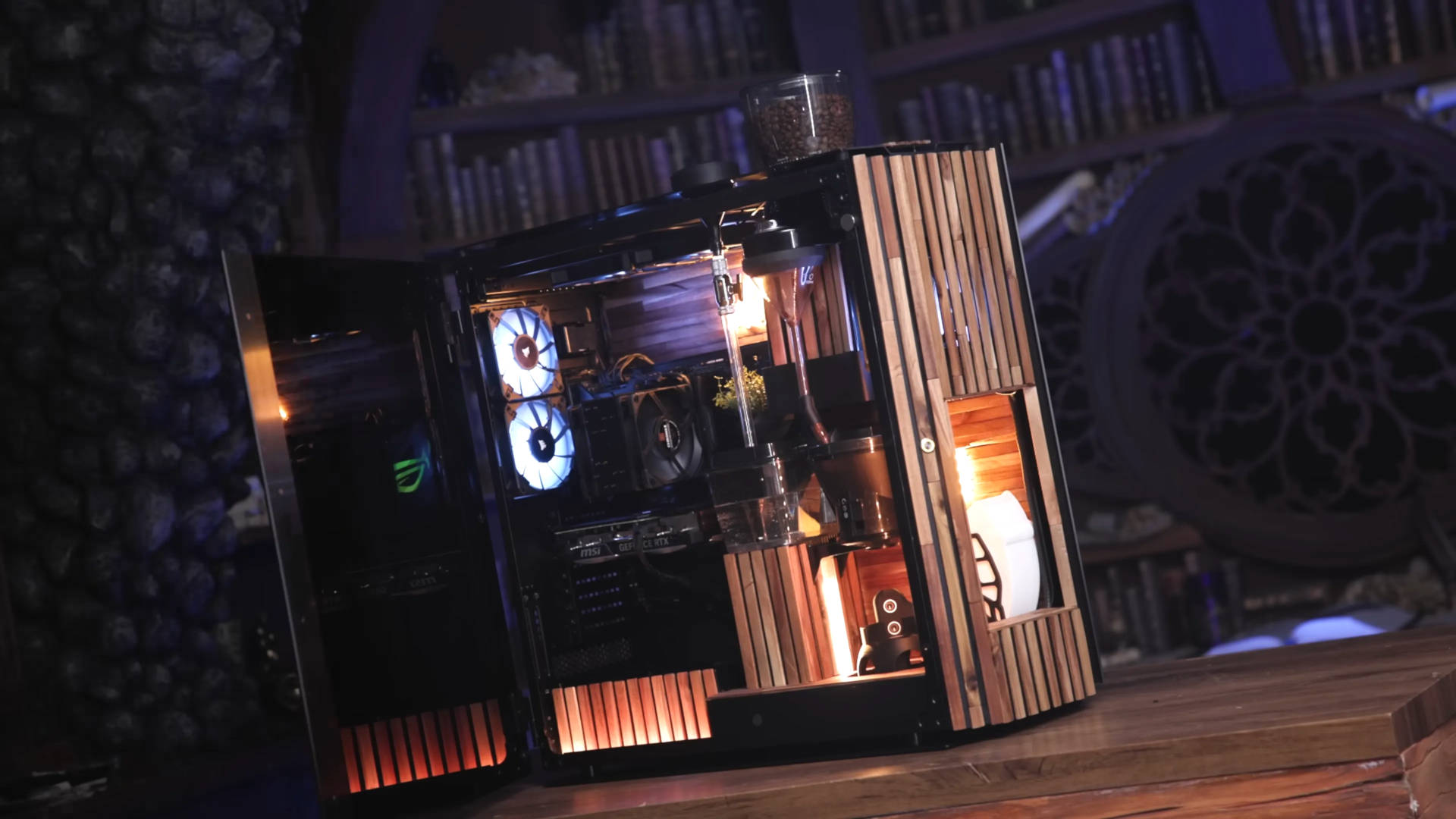 Кофе и компьютерные игры гармонично сочетаются друг с другом в этой сказочной скандинавской конструкции, оформленной в стиле деревянной сауны.