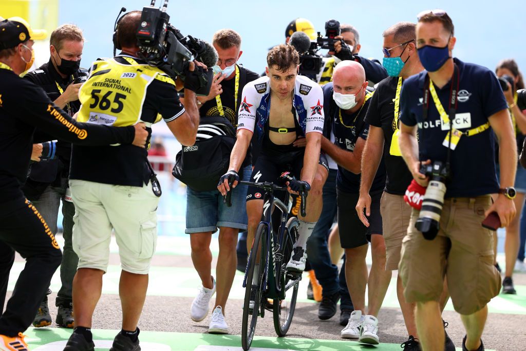 Fabio Jakobsen makes the time cut on stage 17 of the 2022 Tour de France by 18 seconds
