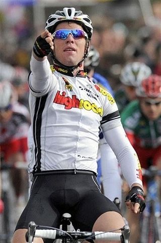 Cavendish wins the first of two stages inj De Panne.