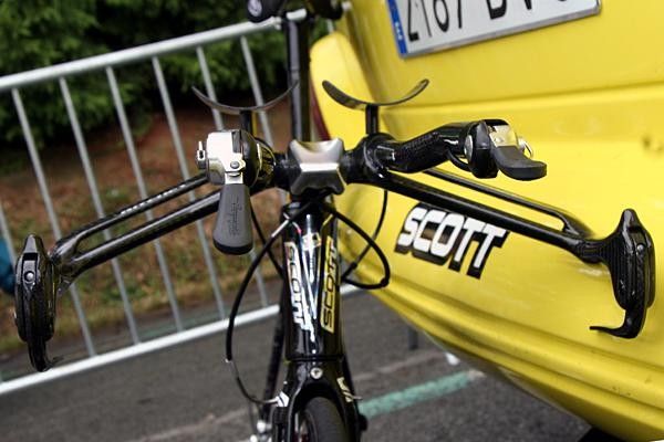 A front-view of the Ritchey TT bars, which look very similar to the bars made by Oval Concepts.