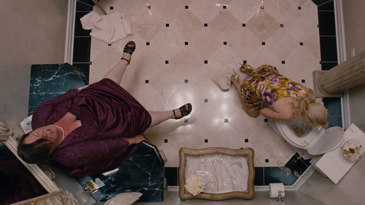 ブライズメイズで食中毒になったメリッサ・マッカーシーとウェンディ・マクレンドン＝コヴィー