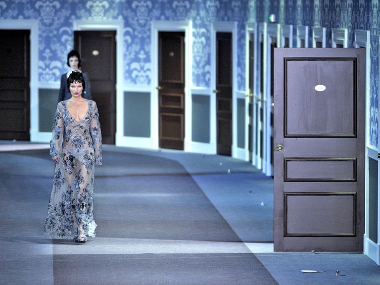 louis-vuitton-fashion-shows-the-best-ever-moments-archive-marie