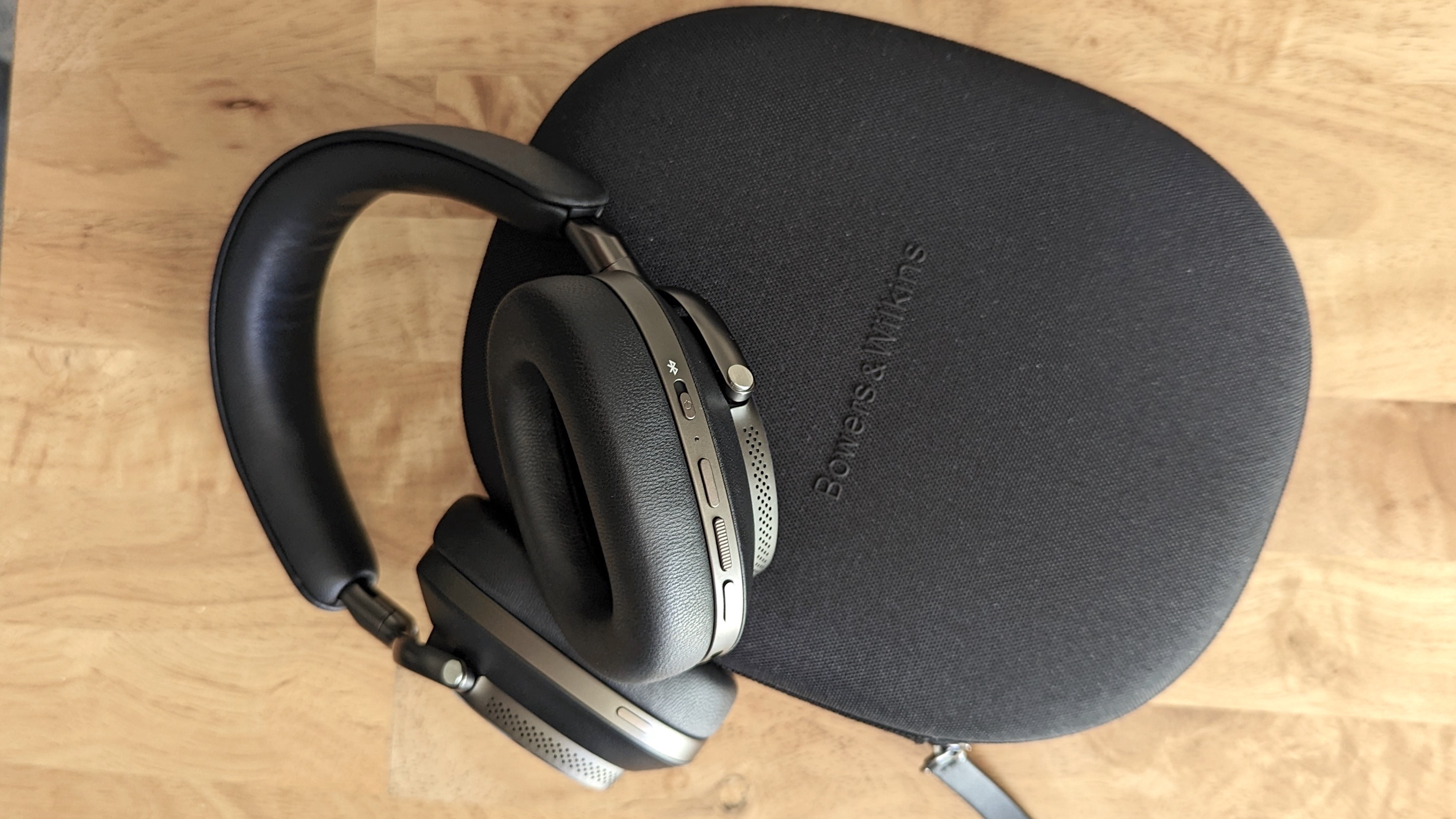 Bowers & Wilkins PX8 review
