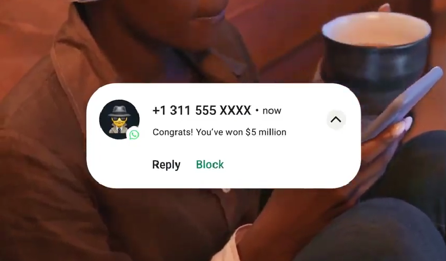 New options in WhatsApp to block or report a contact directly from the lock screen
