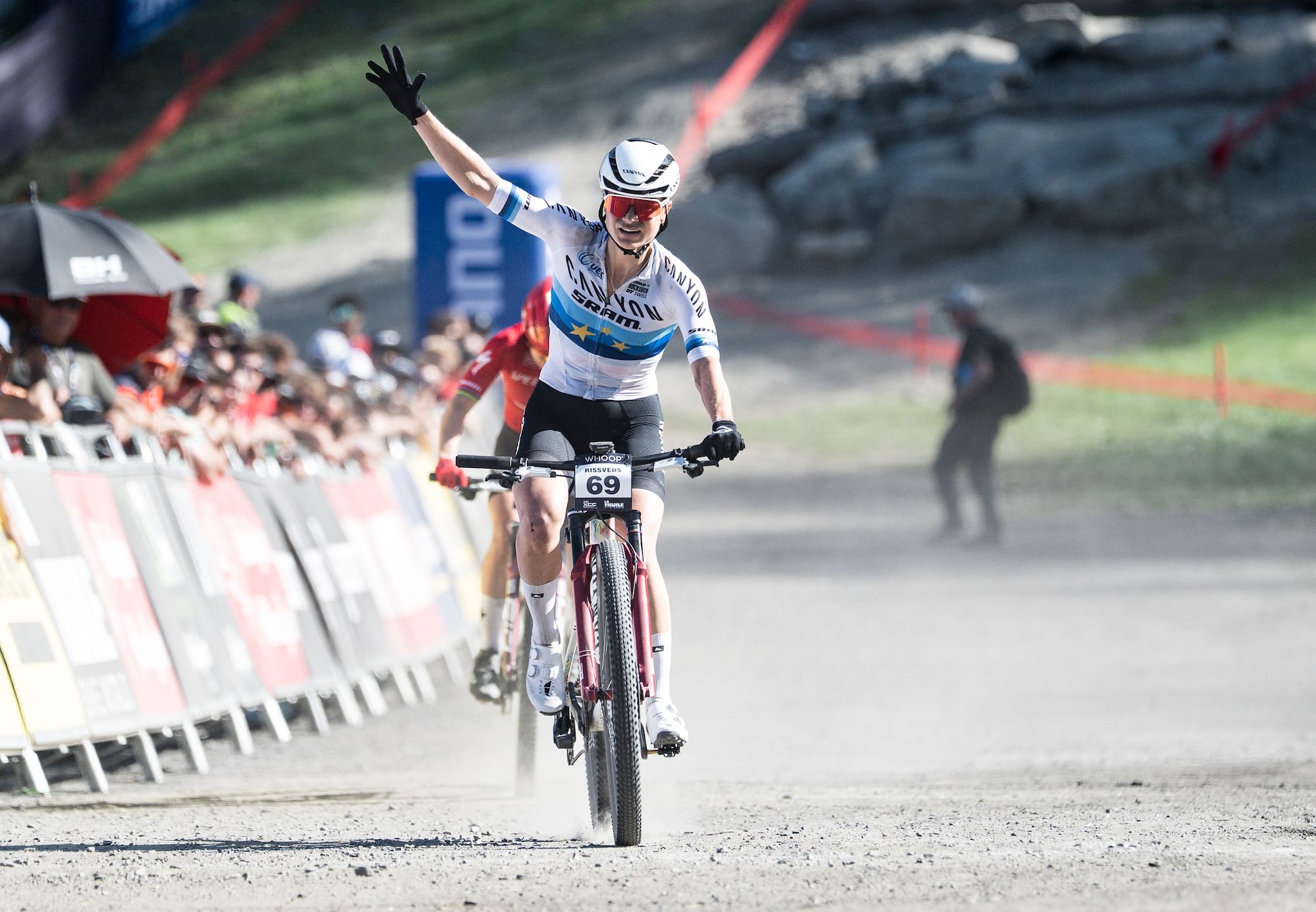 French riders go one-two in short track men's race at UCI MTB World Cup La Tuile as touch of wheels with teammate takes Charlie Aldridge out of contention