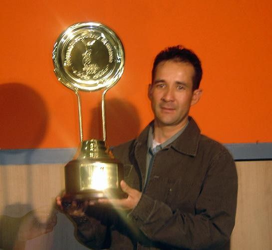 Libardo Ni&ntilde;o with his best National Male Rider award