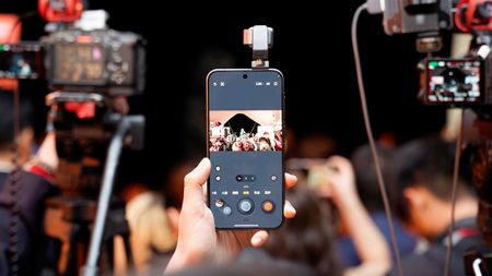 Camera app working on the Honor Robot Phone
