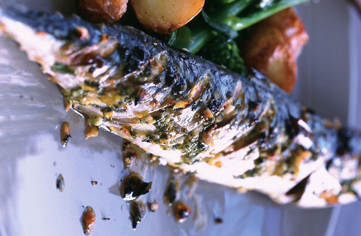 Slimming World's grilled mackerel with chilli and watercress salad