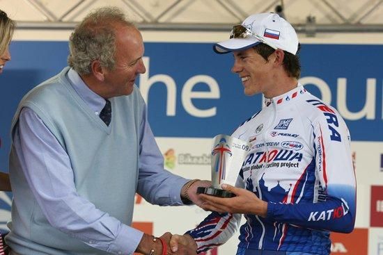 Ben Swift (Katusha) receives award.