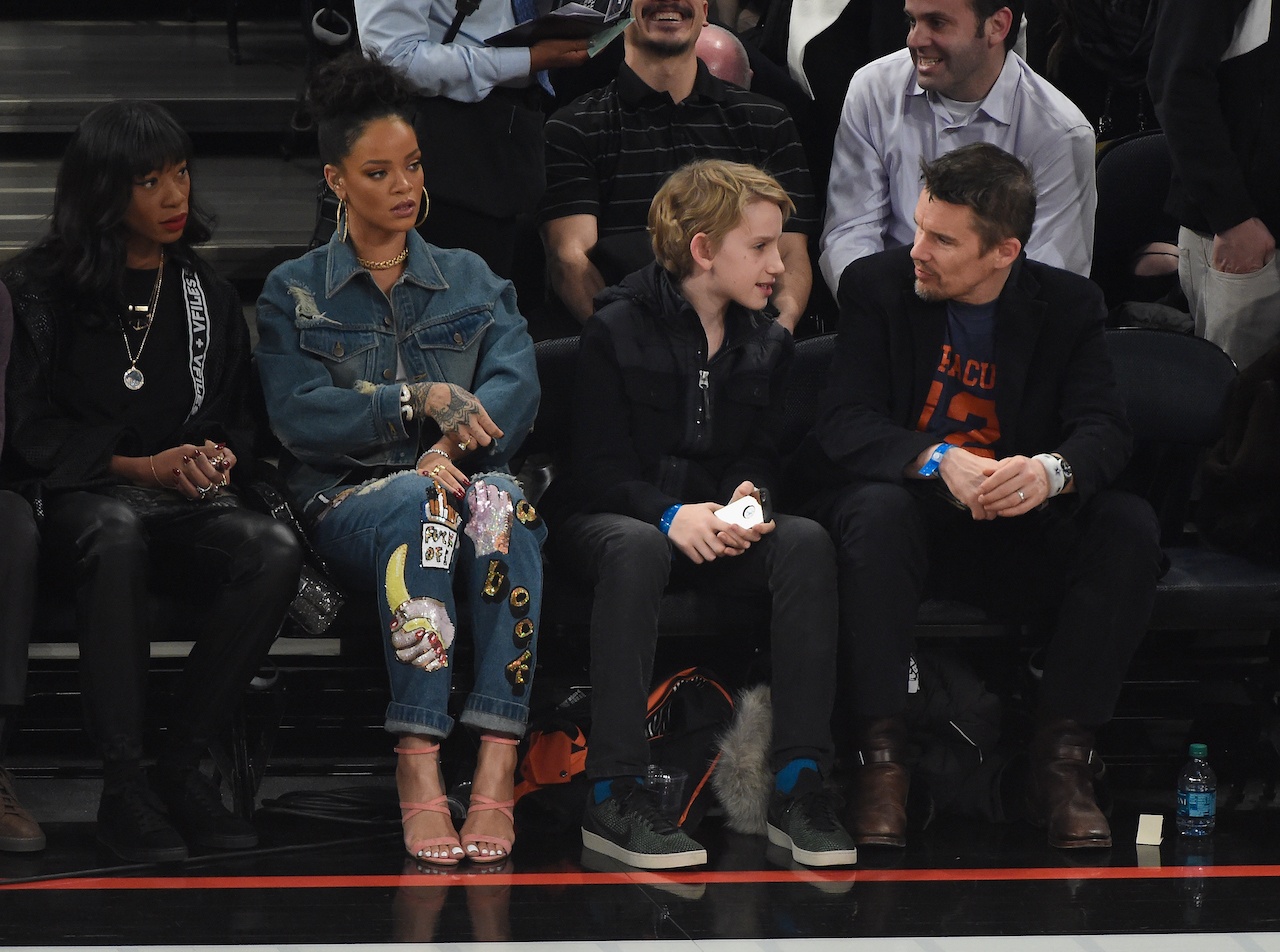 Rihanna and Ethan Hawke at a baskettball game in 2015