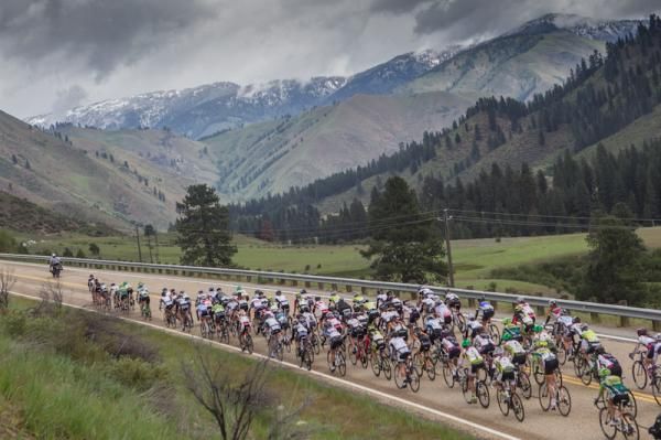 The bunch rides towards the chilly climbs over to Idaho City