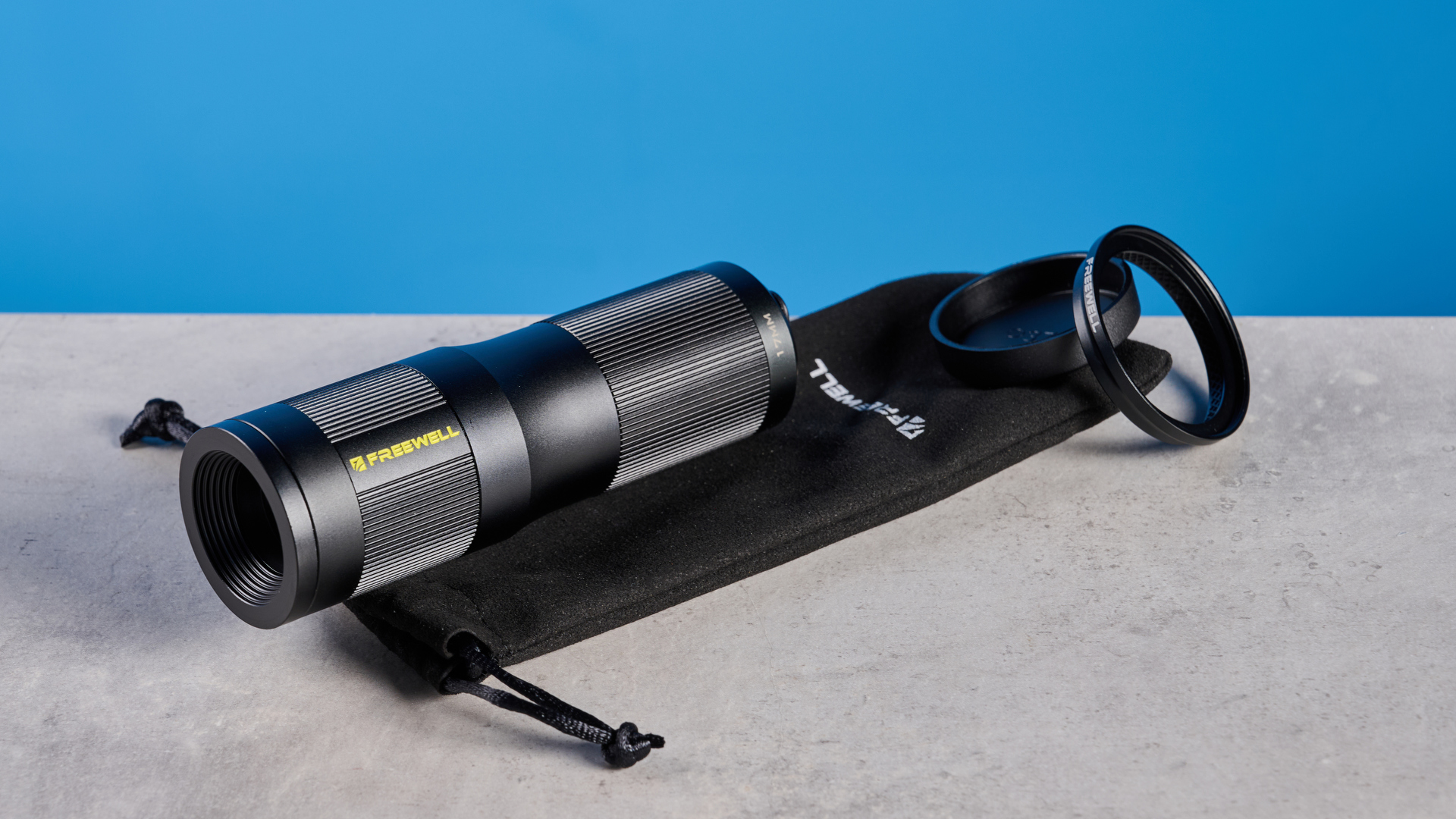 The Freewell iPhone lens 6x with its pouch