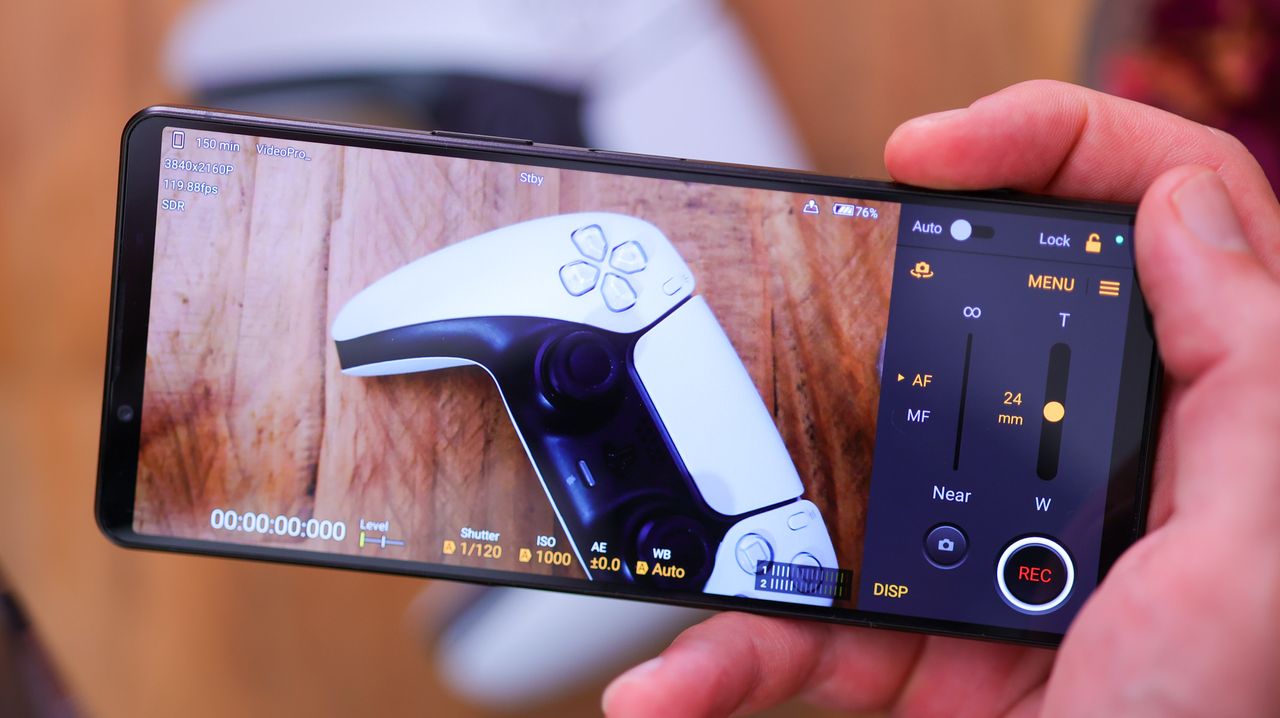 Photo of the Sony Xperia 1 IV in a man&#039;s hand recording a video