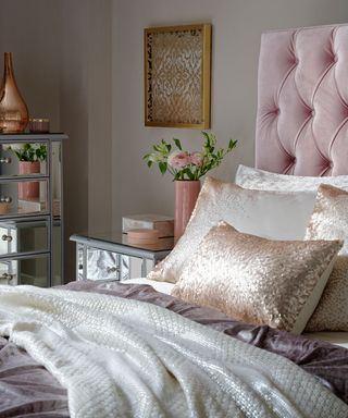 bedroom with flower vase and bedlinen