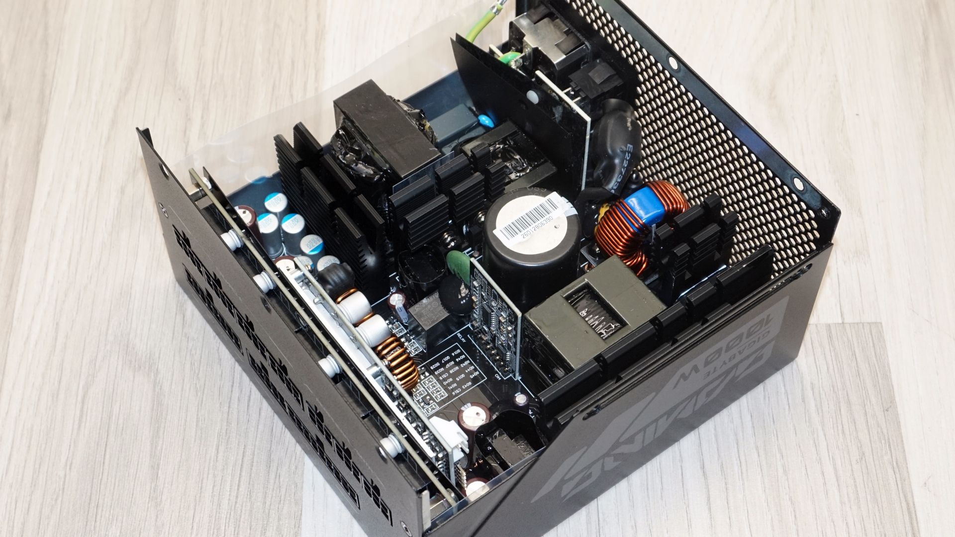GIGABYTE 1000GM PG5 1000W