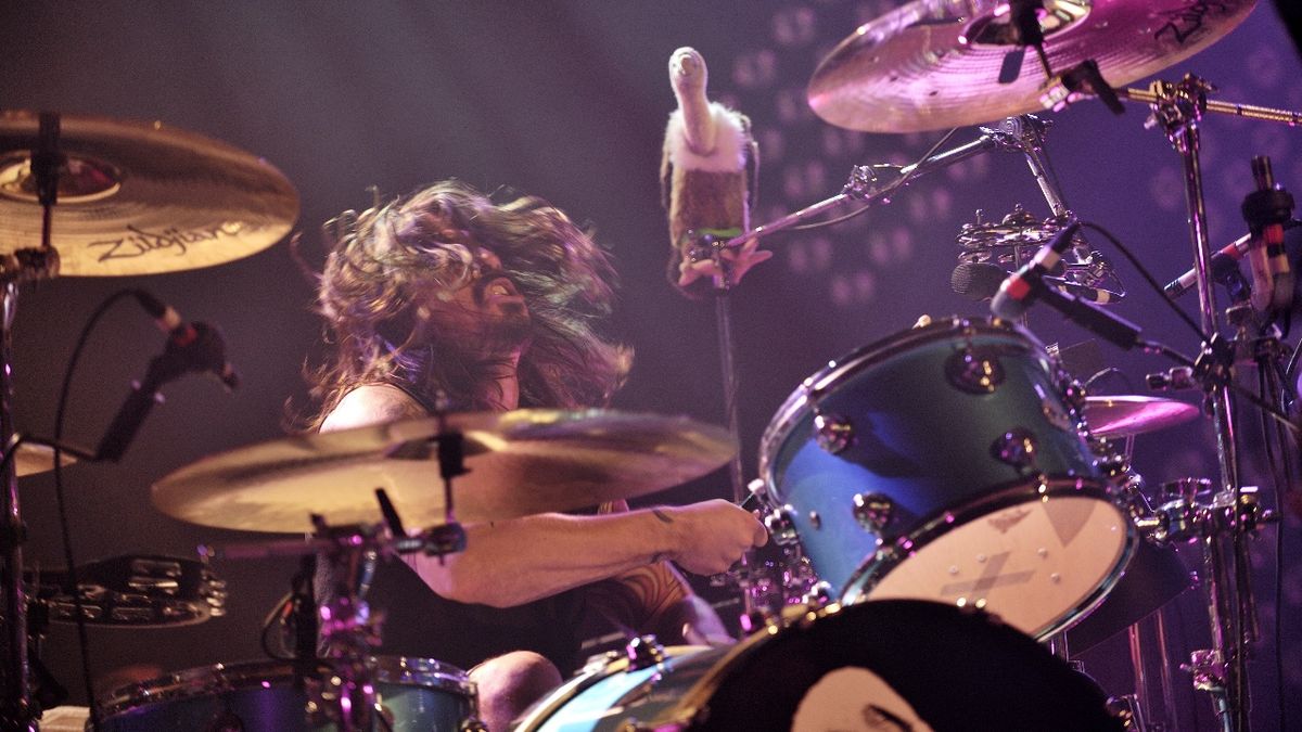 Dave Grohl performing with Them Crooked Vultures, 2010