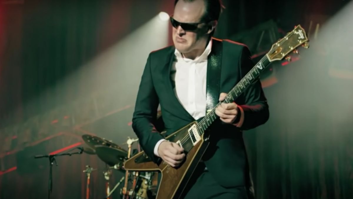 Joe Bonamassa plays Albert King&#039;s 1971 custom-built &quot;Lucy&quot; Flying V-style guitar made by Dan Erlewine.