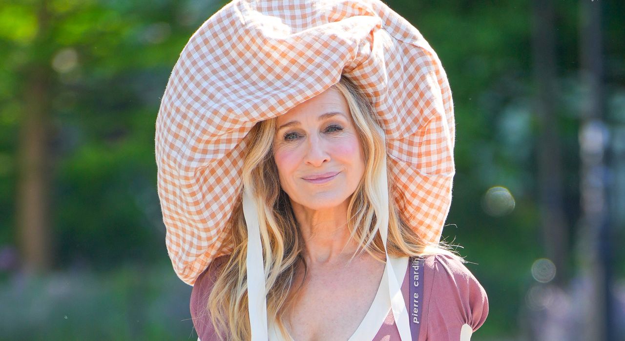 NEW YORK, NEW YORK - MAY 20: Sarah Jessica Parker is seen on location for &#039;And Just Like That&#039; on May 20, 2024 in New York City. (Photo by Gotham/GC Images)