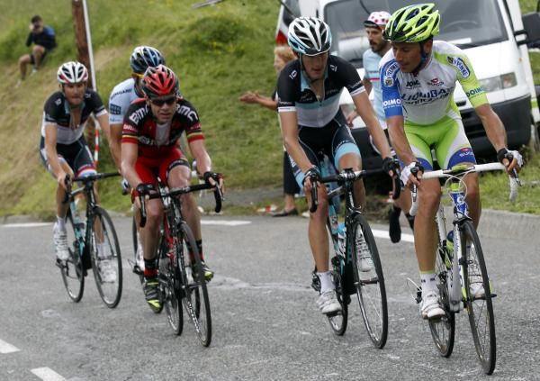 Basso watches his rivals