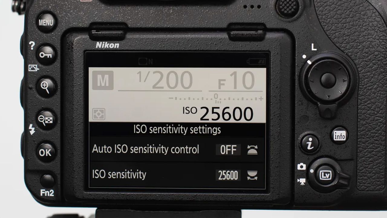 Top down screen view on the Nikon D850 showing ISO range