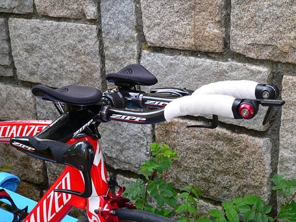 A Zipp Vuka Aero integrated carbon fiber aero bar will come as standard equipment on the complete S-Works Transition.
